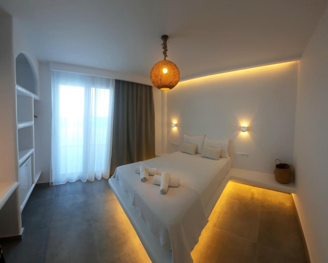 Hotel Paros Blue Dolphin à Chrisi Akti  Extérieur photo