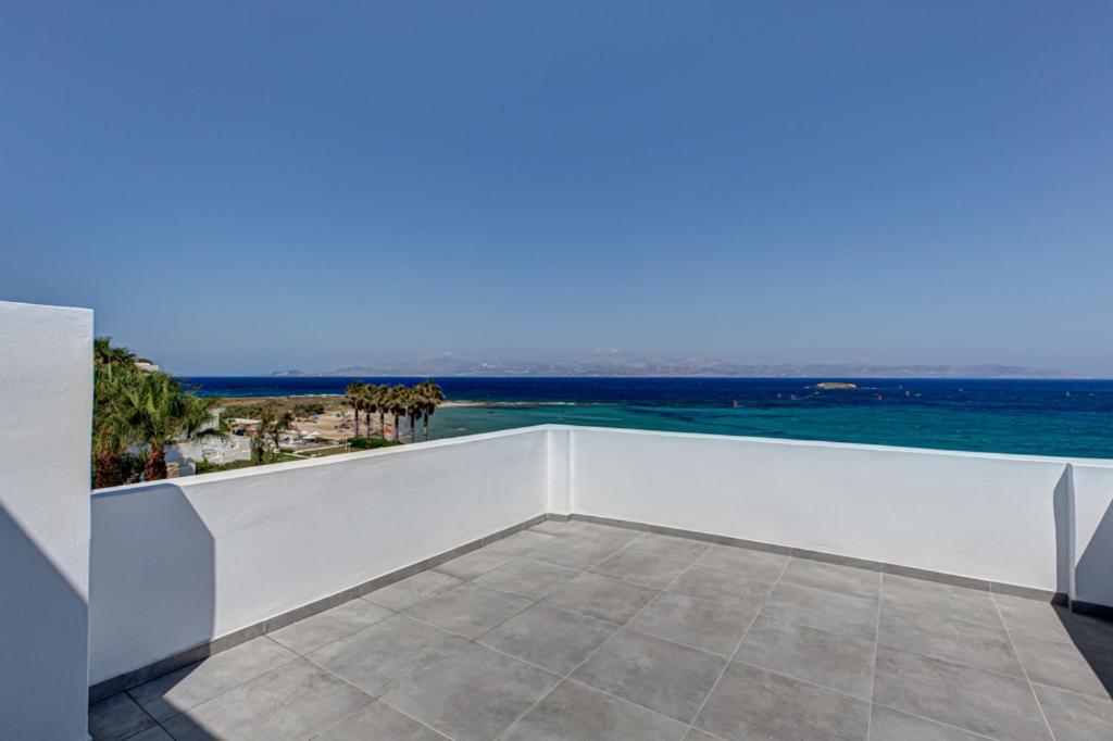 Hotel Paros Blue Dolphin à Chrisi Akti  Extérieur photo