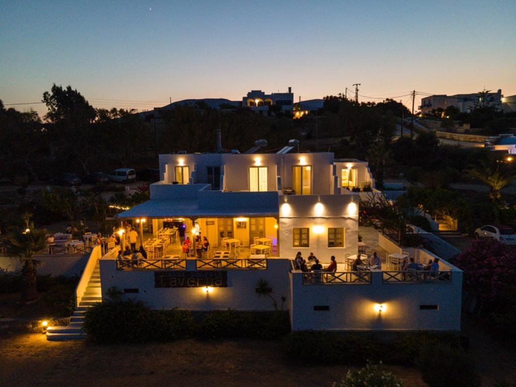 Hotel Paros Blue Dolphin à Chrisi Akti  Extérieur photo