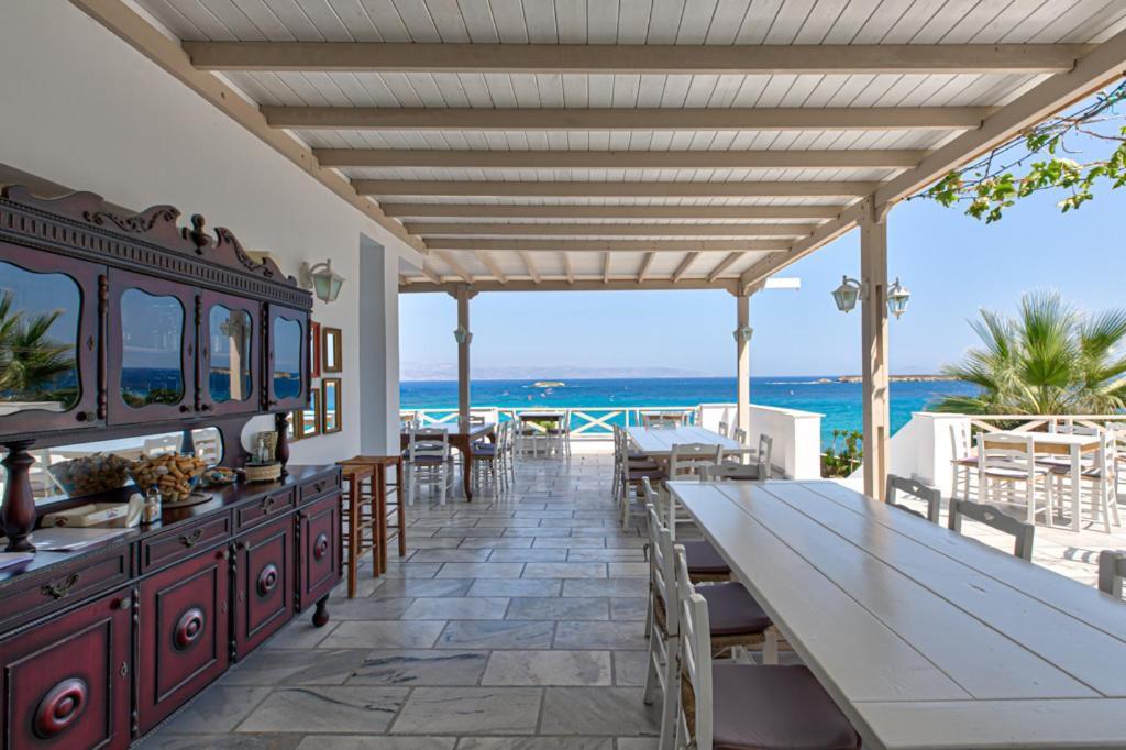 Hotel Paros Blue Dolphin à Chrisi Akti  Extérieur photo