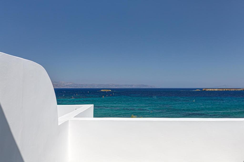 Hotel Paros Blue Dolphin à Chrisi Akti  Extérieur photo